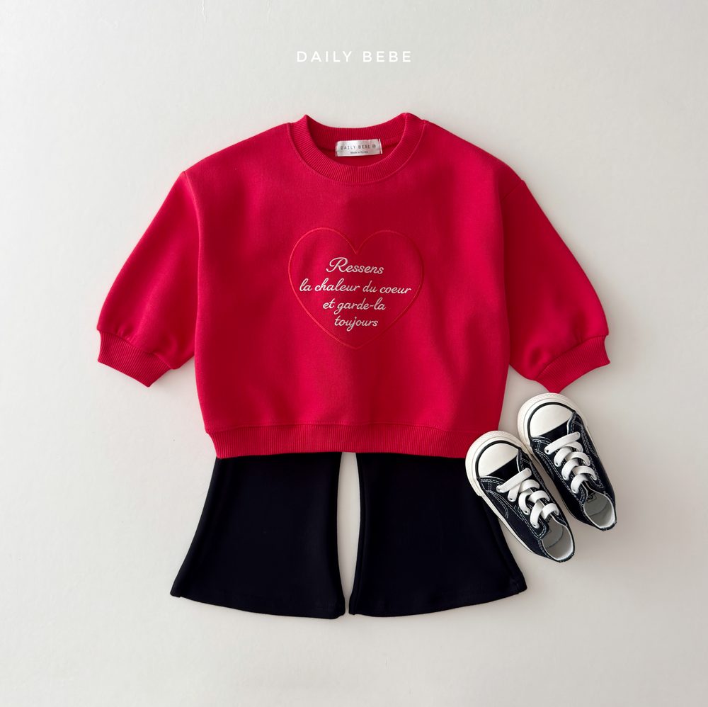 하트 자수 맨투맨 11