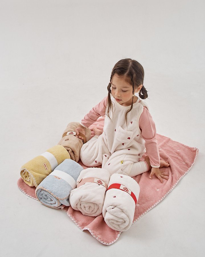 극세사포근자수블랭킷 5