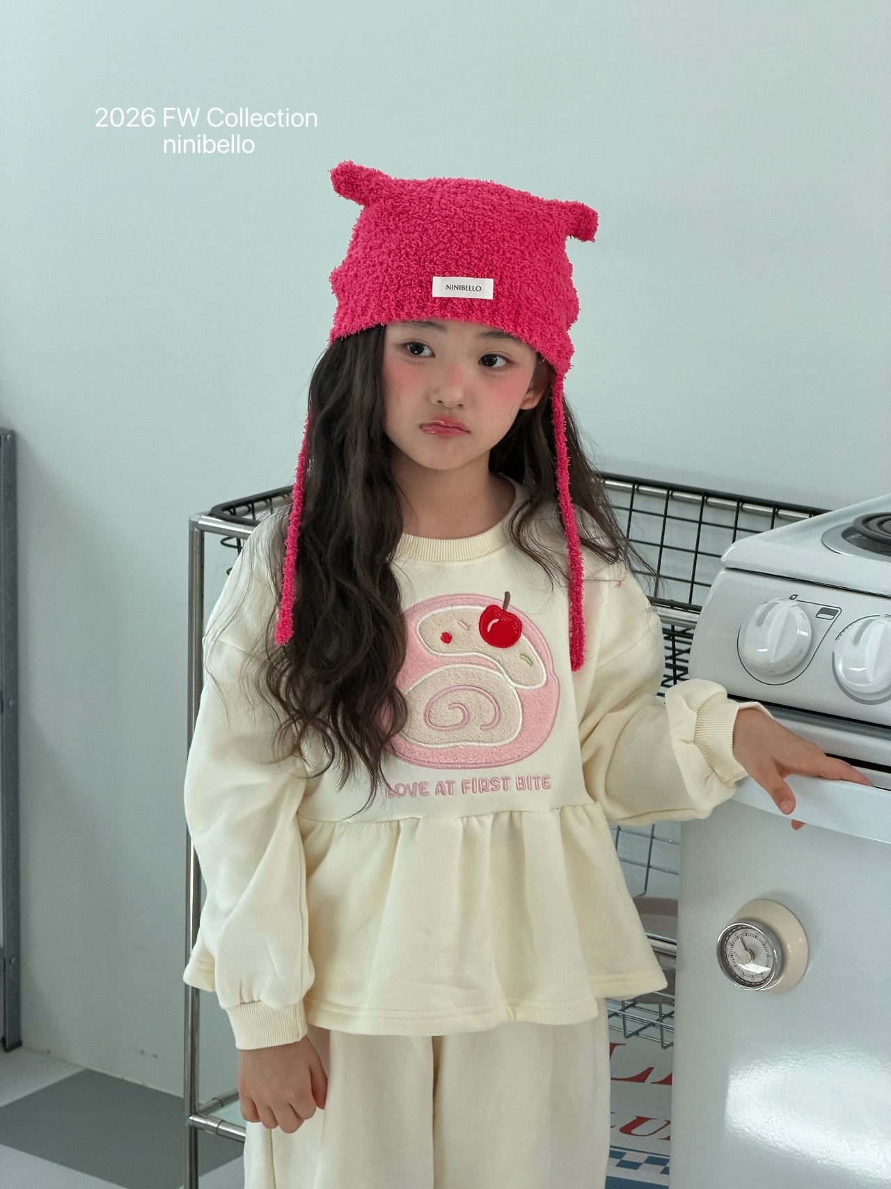 롤케익프릴맨투맨 17